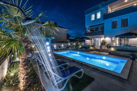 Property building, Patio, Night, Garden, Garden view, Pool view, Swimming pool, sunbed