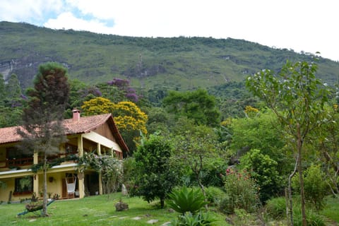 Property building, Facade/entrance, Day, Natural landscape, Garden view, Mountain view