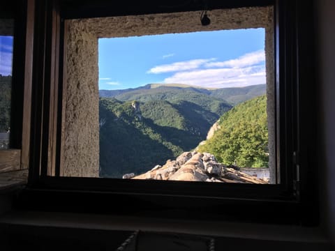 Bedroom, On site, Landmark view, Mountain view