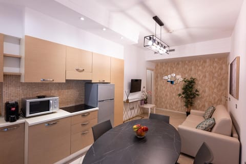 Kitchen or kitchenette, Seating area