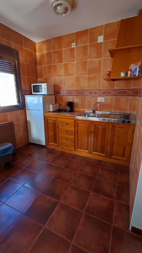 Kitchen or kitchenette, minibar, stove, stove