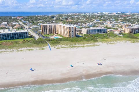 Property building, Nearby landmark, Day, Bird's eye view, Beach, Location