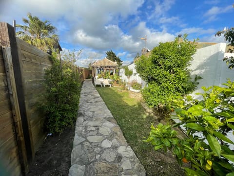 Facade/entrance, Garden