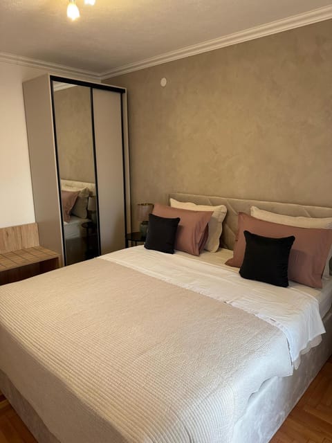 Bed, Bedroom, wardrobe