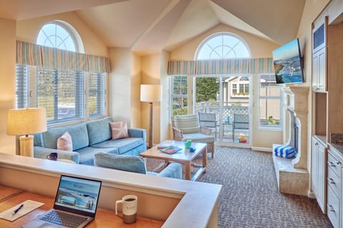 Beach House Half Moon Bay Hotel in El Granada