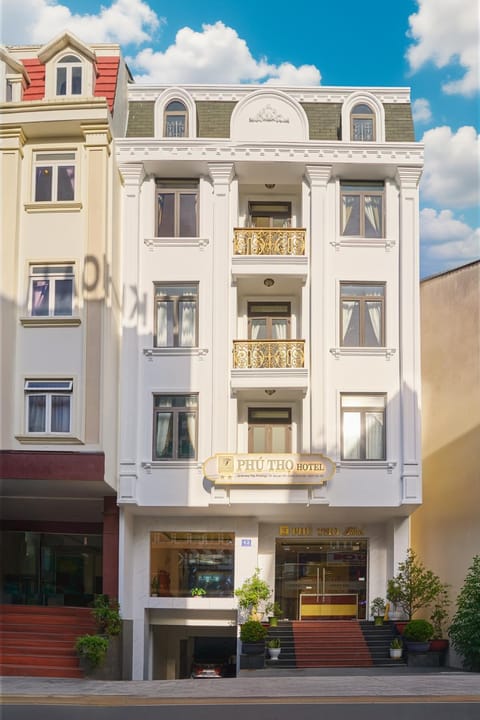 Property building, Day