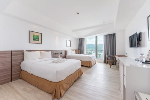Bed, TV and multimedia, Photo of the whole room, Bedroom, hair dresser, towels