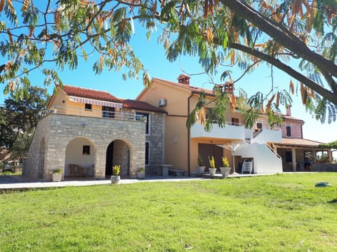 Facade/entrance, Garden