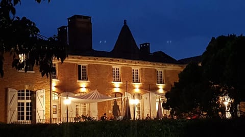 Property building, Nearby landmark, Restaurant/places to eat, Landmark view, Sunset