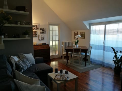 TV and multimedia, Balcony/Terrace, Living room, Seating area