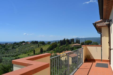Facade/entrance, Balcony/Terrace, Landmark view, Sea view
