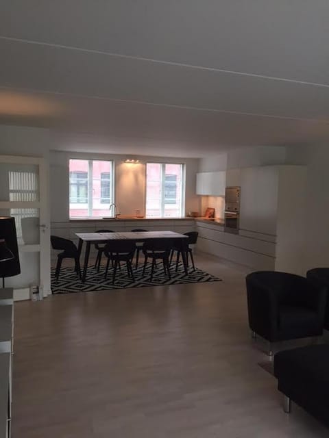 City Lux apartment with 2 full bathrooms 2tv Apartment in Frederiksberg