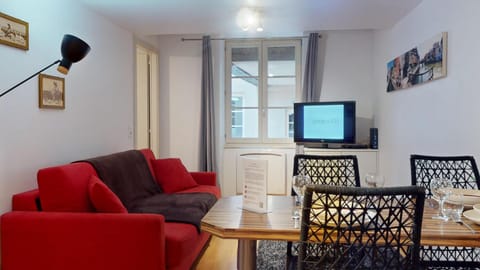 TV and multimedia, Living room, Seating area