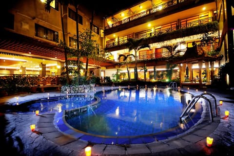 Swimming pool