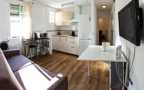 Kitchen or kitchenette, Seating area, Dining area