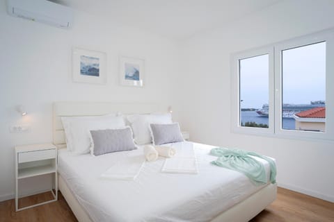 Feelhvar along BlueLagoon beach Apartment in Hvar