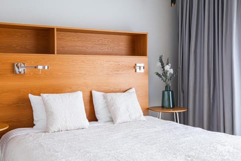 Bed, Bedroom, Garden view, internet, wardrobe, air conditioner