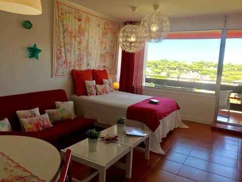 TV and multimedia, Kitchen or kitchenette, Living room, Seating area, Dining area, Bedroom
