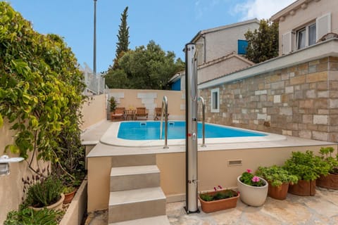 Swimming pool, Swimming pool