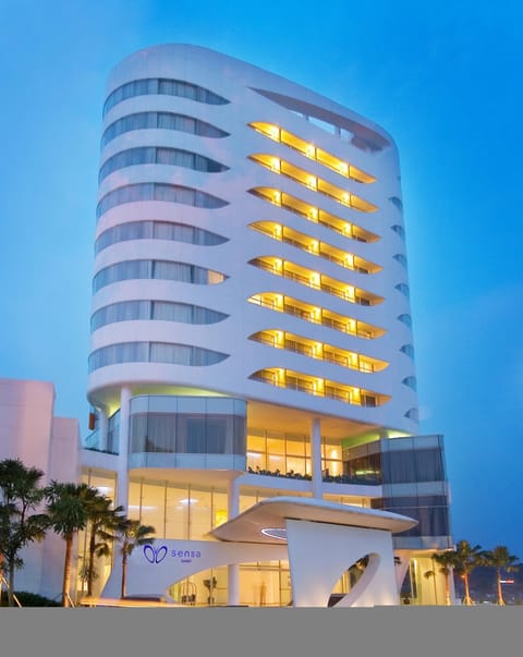 Facade/entrance, Decorative detail, Area and facilities