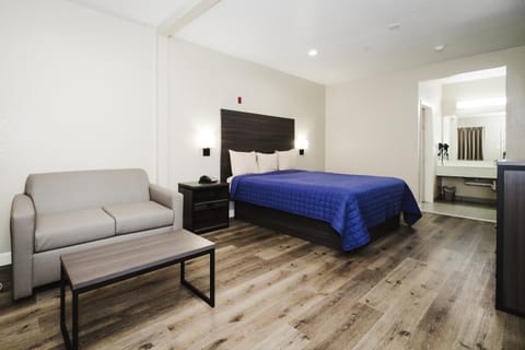 Bed, Photo of the whole room, Seating area, Bedroom