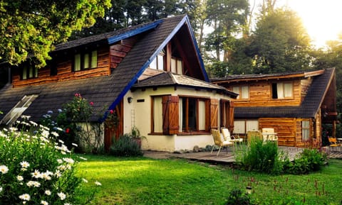 Facade/entrance, Garden, Decorative detail, Floor plan, Garden view, Mountain view, Family
