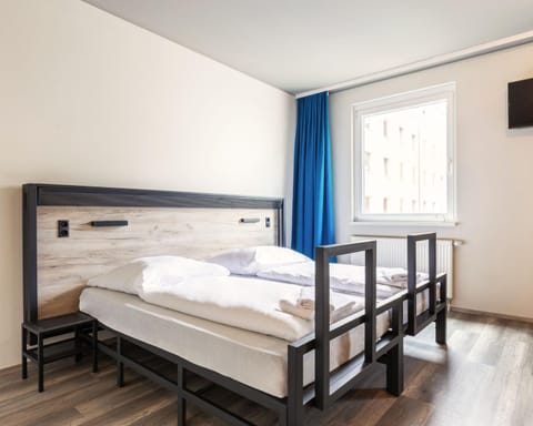 TV and multimedia, Photo of the whole room, Bedroom
