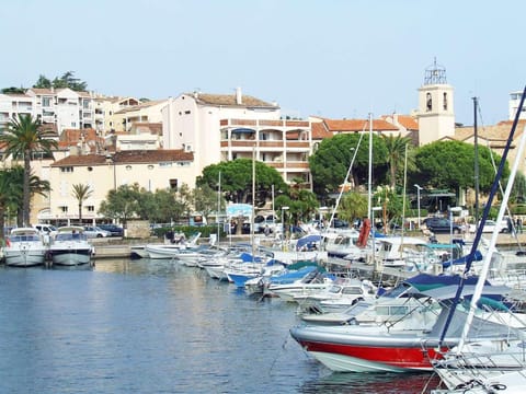 Appartement 3 pièces avec terrasse, piscine, parking et navette plage à Sainte-Maxime - FR-1-226-189 Apartment in Sainte-Maxime