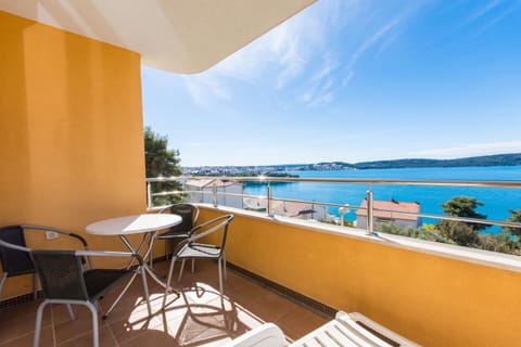 Sea view, Location