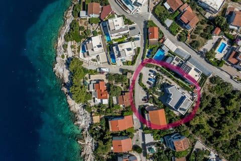 Property building, Day, Neighbourhood, Natural landscape, Bird's eye view, Beach, Sea view, Street view, Location