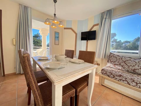 Appartement T2 avec Piscine à 300m de la Plage – 3 Couchages, Parking et Balcon Meublé - FR-1-245-34 Apartment in Pornichet