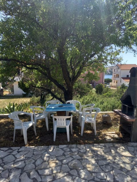 Patio, Day, Garden, Seating area
