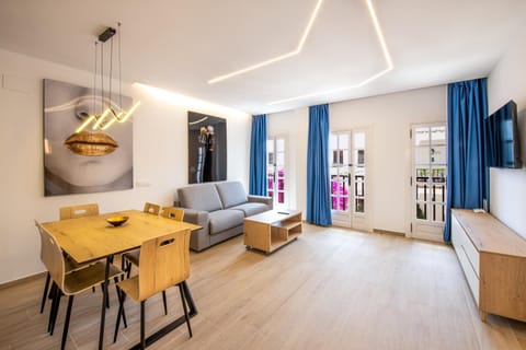 Balcony/Terrace, Living room, Dining area, air conditioner
