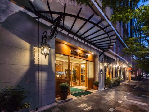 Property building, Facade/entrance, Night