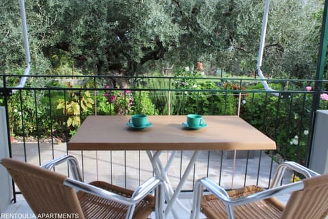 Property building, Patio, Spring, Day, Garden, Garden, View (from property/room), View (from property/room), Balcony/Terrace, Dining area, On site, Garden view, Garden view, Inner courtyard view