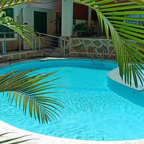 Swimming pool, Swimming pool