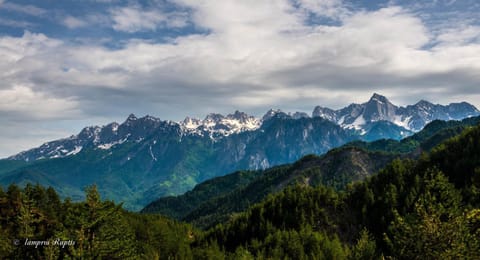 Guesthouse To Tzaki, Bed and Breakfast in North Macedonia