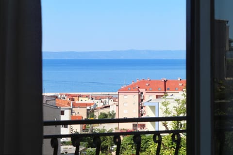 View (from property/room), Balcony/Terrace, City view, Sea view