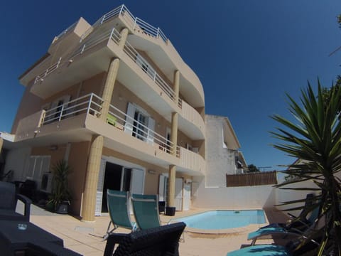 Property building, BBQ facilities, Balcony/Terrace, Communal kitchen, Swimming pool
