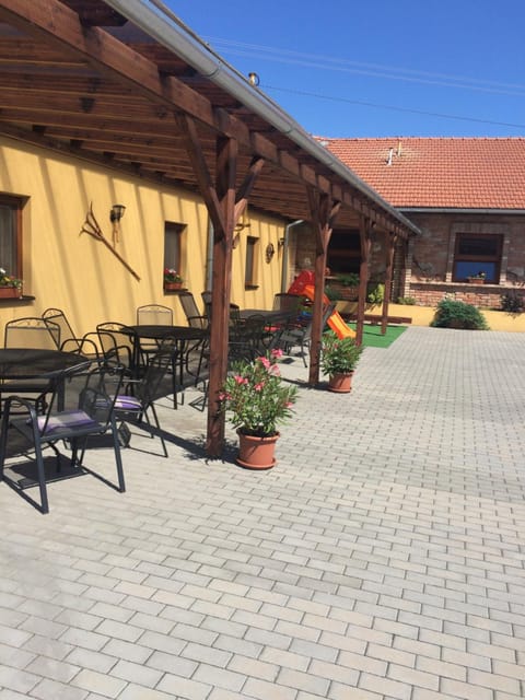 Patio, Facade/entrance