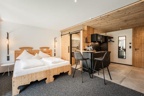 Bed, Kitchen or kitchenette, Living room, Photo of the whole room, Bedroom