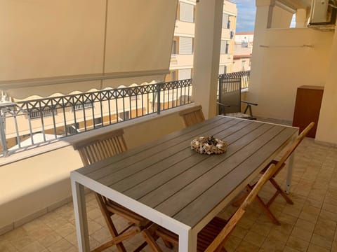 Patio, Dining area