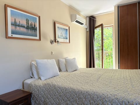 Bed, Balcony/Terrace, Bedroom