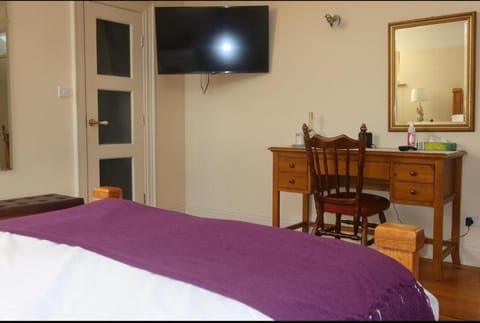 Geoghegans Magpie Bar and B&B Bed and Breakfast in County Limerick