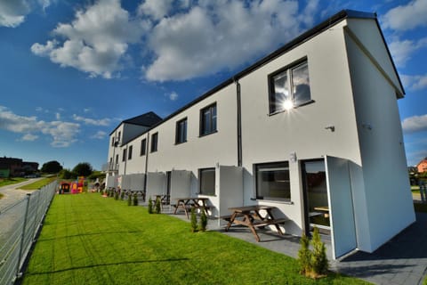 Property building, Garden, Balcony/Terrace