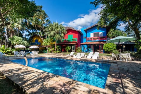 Property building, Garden, Swimming pool, sunbed