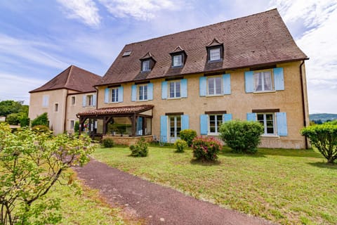 Property building, Spring, Day, Garden, Garden, Lobby or reception