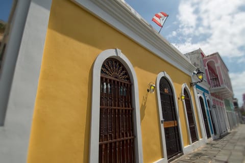 Facade/entrance