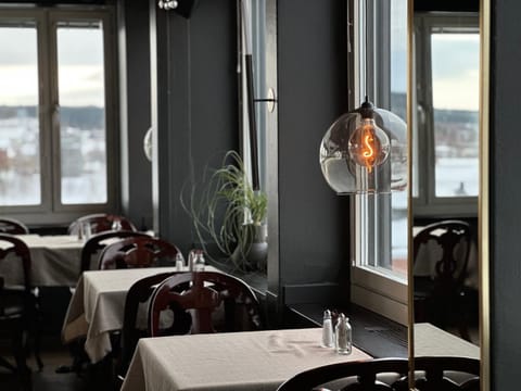 Restaurant/places to eat, Banquet/Function facilities
