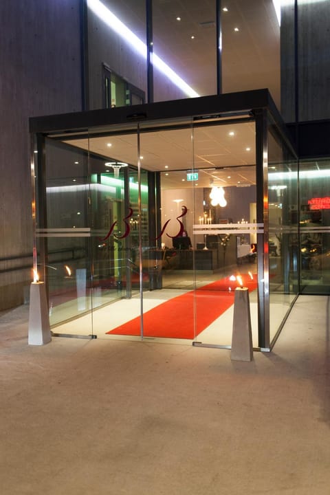 Facade/entrance, Night